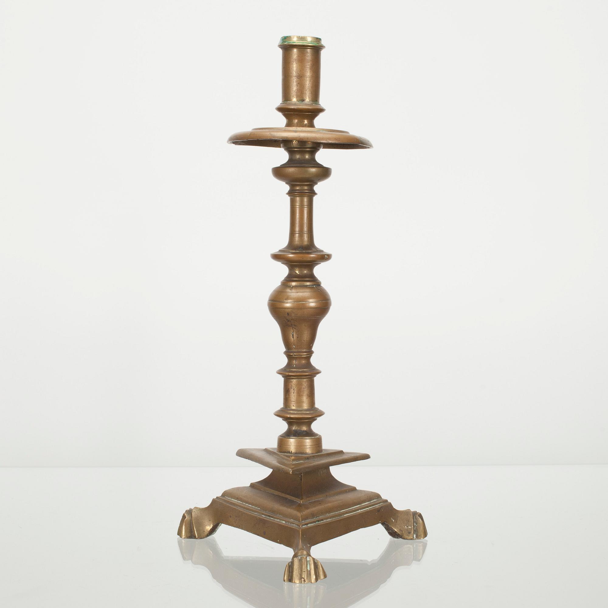 LJUSSTAKE, mässing, troligen Spanien 1600-talets slut.