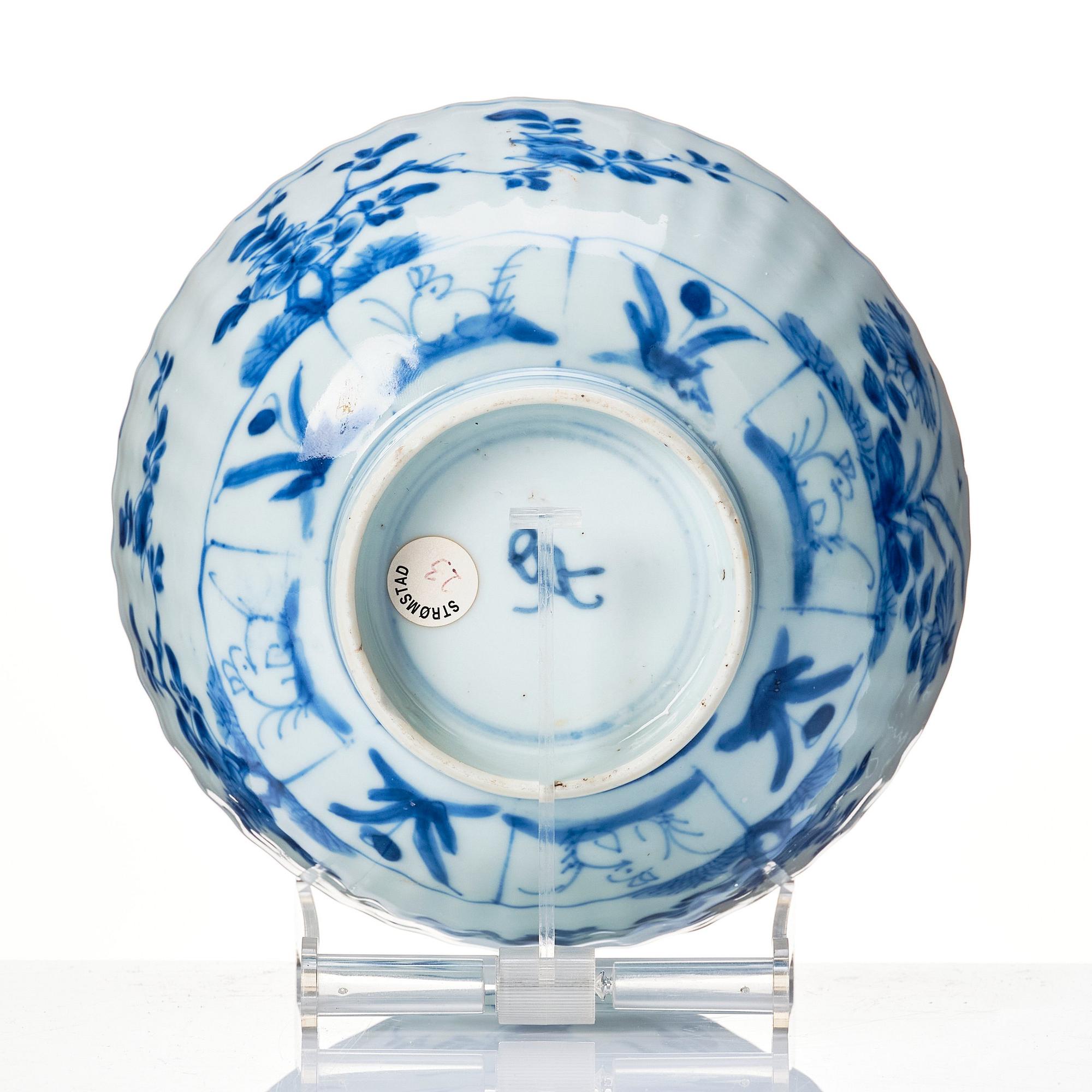 Skål, porslin. Qingdynastin, Kangxi (1662-1722).