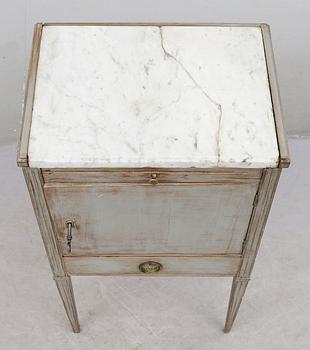 POTTSKÅP, gustavianskt, 1700-talets andra hälft.