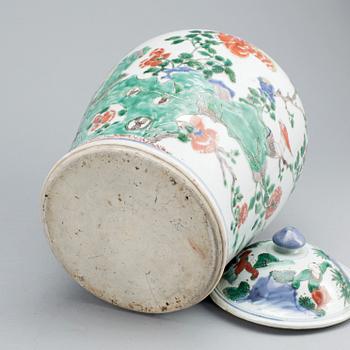 URNA, porslin, Kina, sannolikt Transition (1621 - 1684).