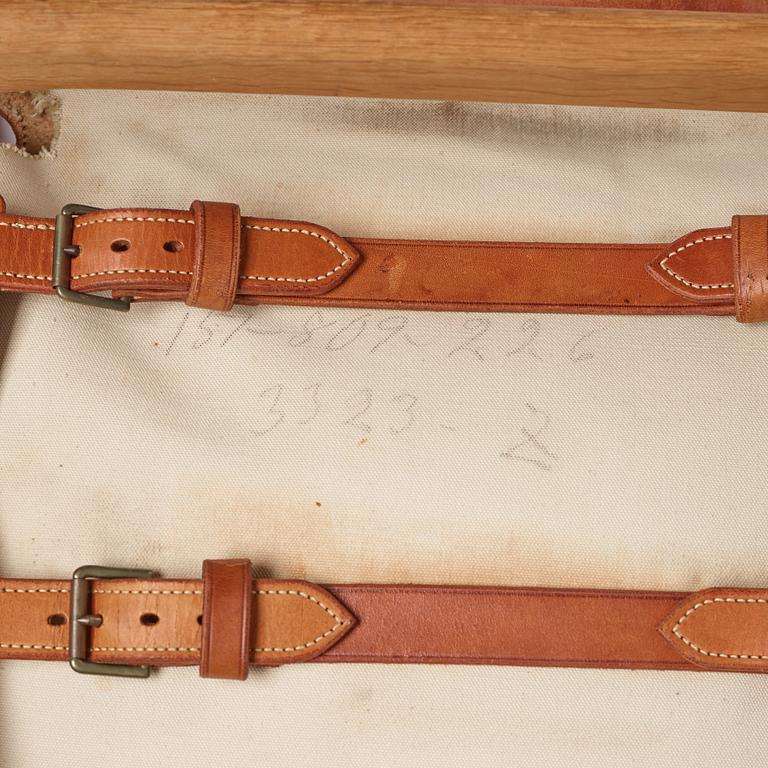 Børge Mogensen, a pair of oak and natural leather "Spanish Chair", model 226, Fredericia Stolefabrik, Denmark.