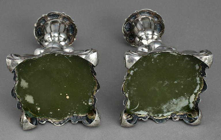 LJUSSTAKAR, ett par, silver, svenska importstämplar, Barockstil, 1900-tal.