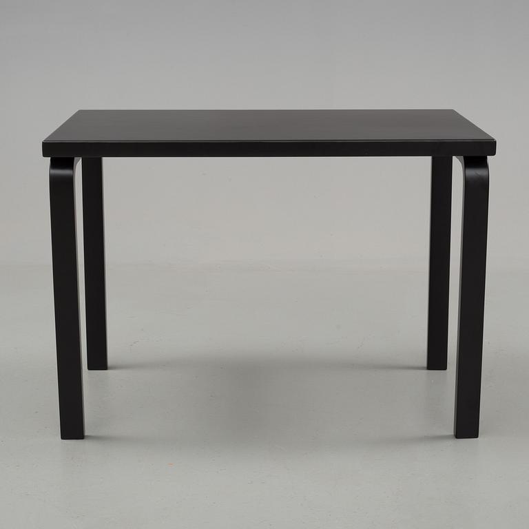 Alvar Aalto, 4 chairs and a table, probably Artek.