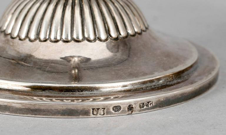 LJUSSTAKAR, ett par, silver, empire, Johan Petter Grönvall, Stockholm 1826. Tot ca 308 gram.