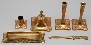 SKRIVBORDSSET, 6 delar, mässing, jugend, enl uppgift Skultuna, Hjalmar Nordström, tidigt 1900-tal.