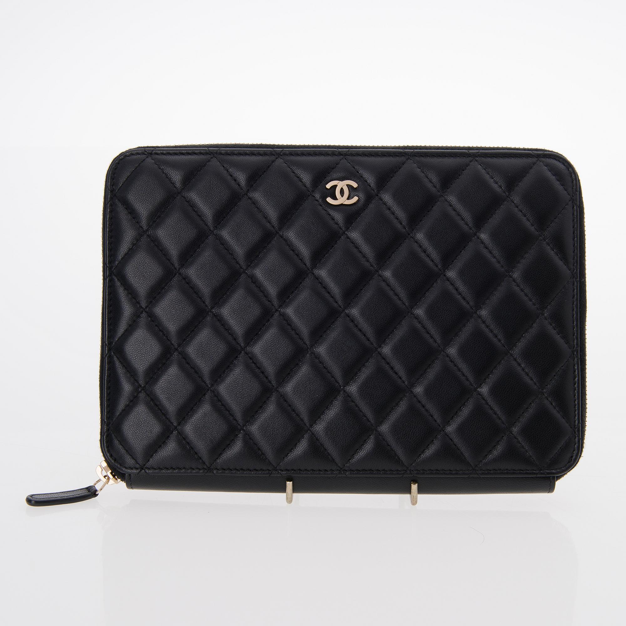 CHANEL, Travel Case / clutch bag with zipper.
