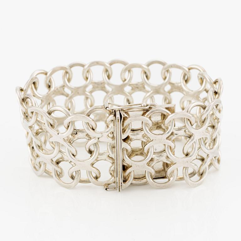 Armband silver.