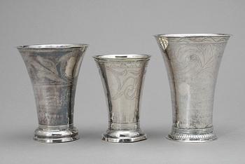 BÄGARE, 3 st, silver, bland annat Anders Hjulström, Köping, 1810. Total vikt ca 251g.