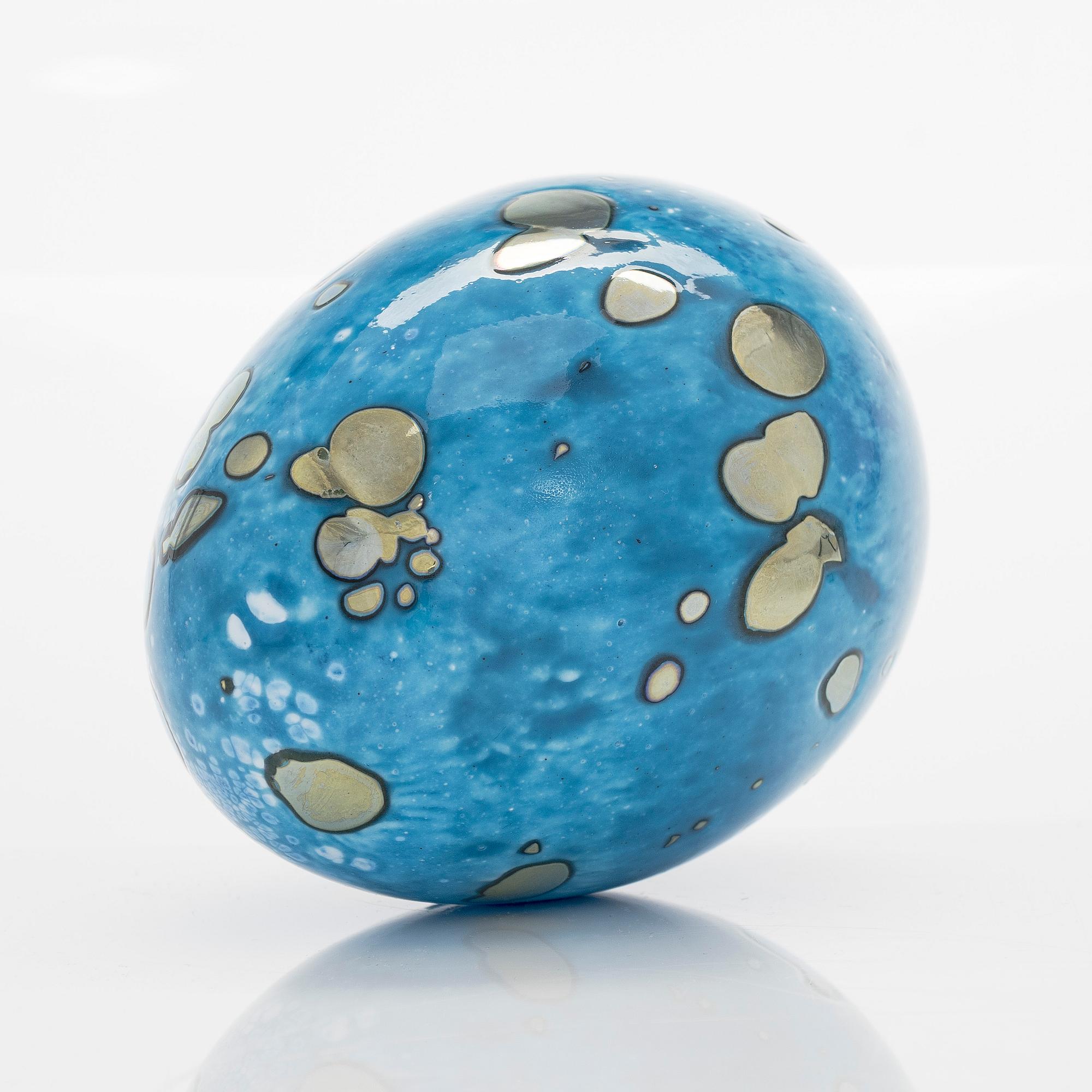 Oiva Toikka, A glass egg, 'Laguunikiwi', signed Oiva Toikka Nuutajärvi Notsjö 31/50.