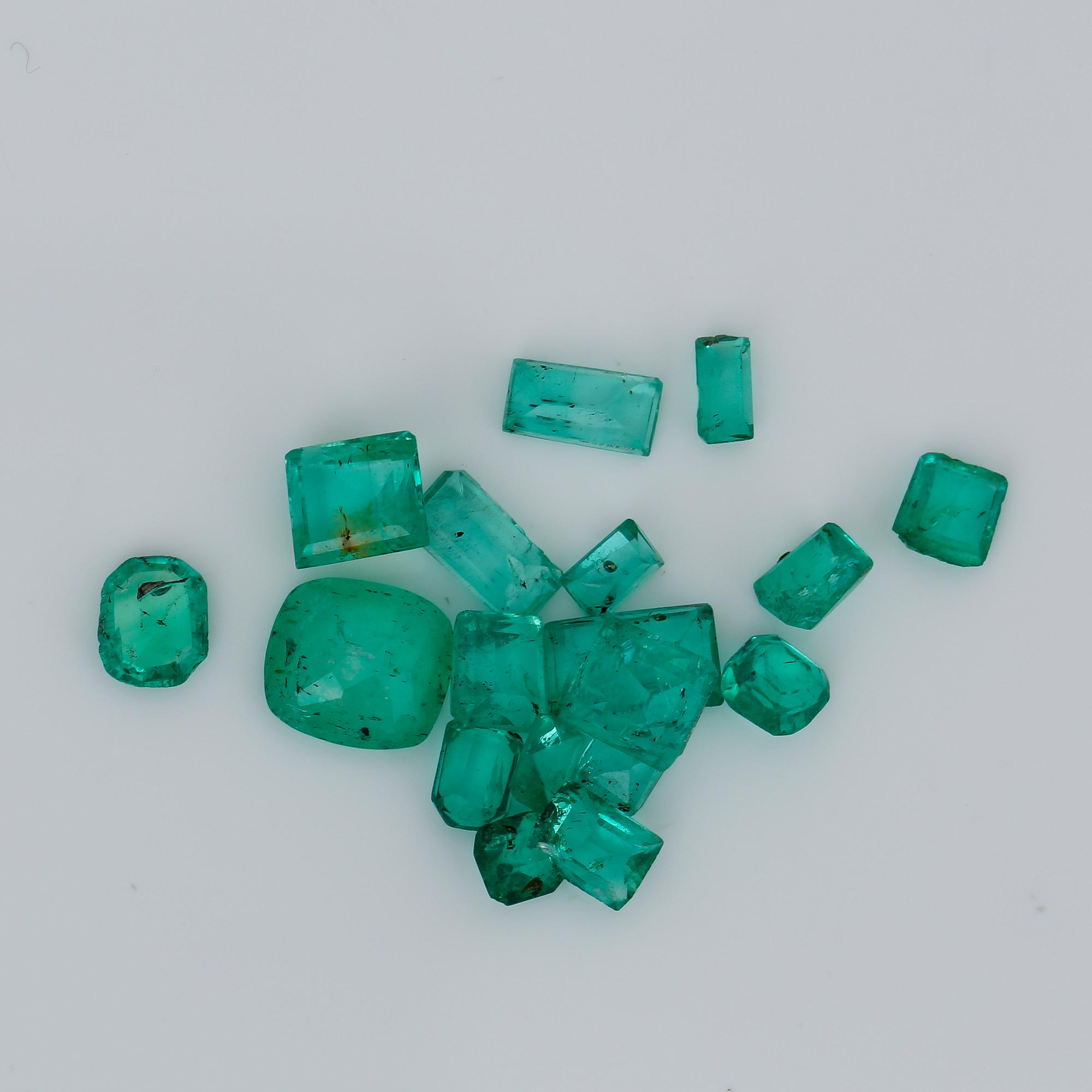 PARTI SMARAGDER, 18 st, olika slipningar. Vikt ca 4,65 ct.
