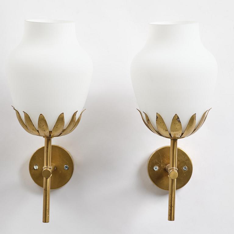 Hans Bergström, a rare pair of wall lamps model "377A", ateljé Lyktan, Åhus, 1940s-50s.