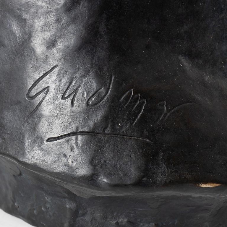 Gudmar Olovson, skulptur. Signerad. Numrerad. Gjutarstämpel. Brons, höjd 108 cm, längd 67 cm.