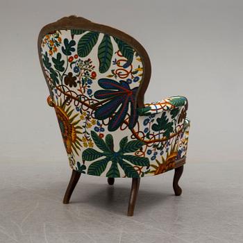 A mid 20th century easy chair.