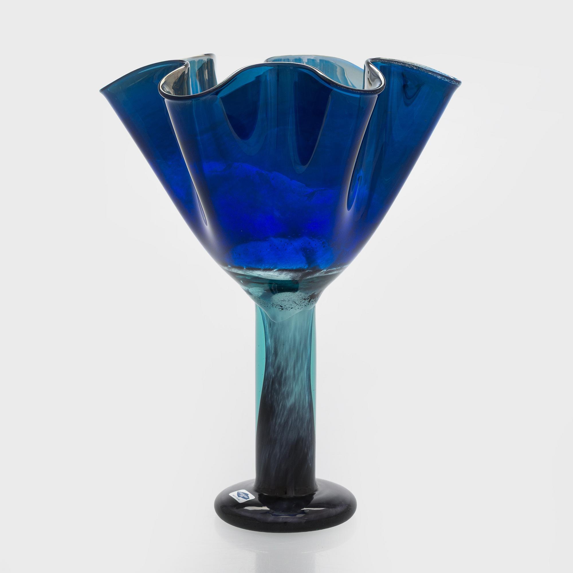Oiva Toikka, an art glass, signed Oiva Toikka Nuutajärvi Notsjö 1988.