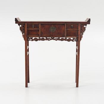 A Chinese altar table, late Qing dynasty/early 20th century.