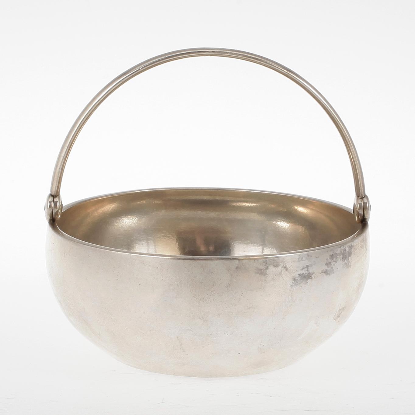 SKÅL, silver, Kejserliga hovleverantören, Pavel Fedorovich Sazikov, Moskva, 1871. Vikt ca 145 gram.