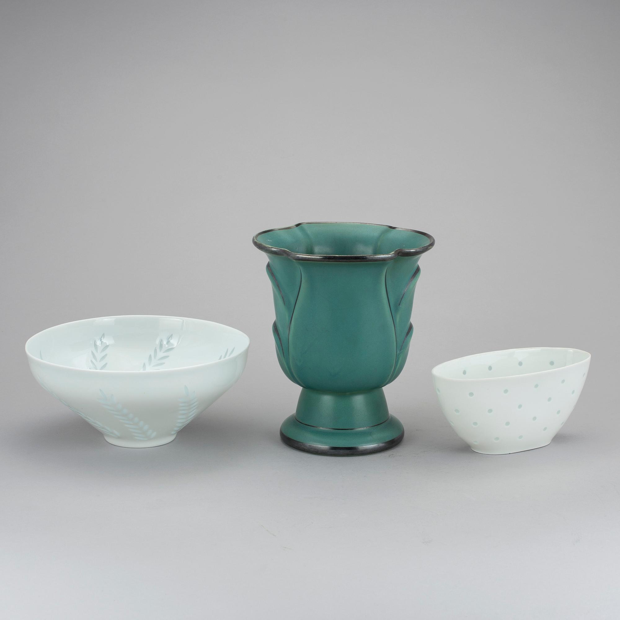 ARABIA, skålar 2 st och vas, bl a Friedl Holzer-Kjellberg, 1900-talets andra kvartal och tredje kvartal.