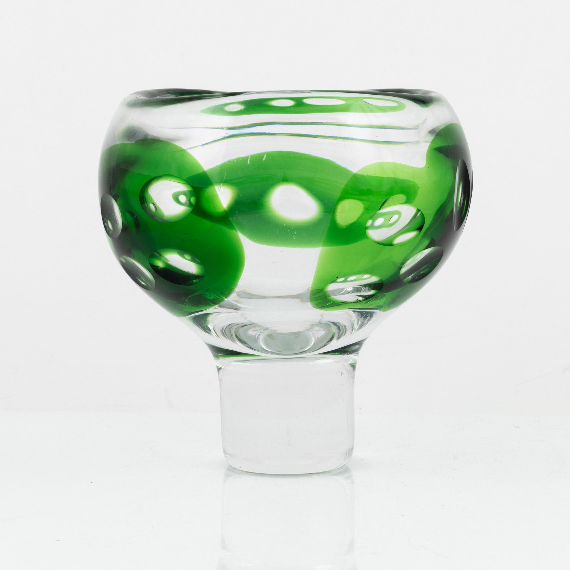 Vicke Lindstrand, a glass bowl, signed, Kosta.