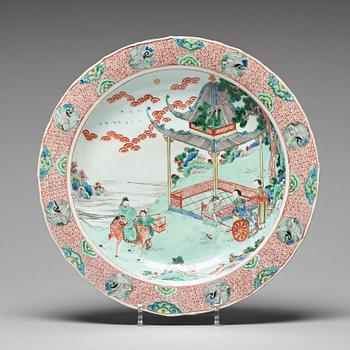 595. A famille verte charger, Qing dynasty, Kangxi (1662-1722).