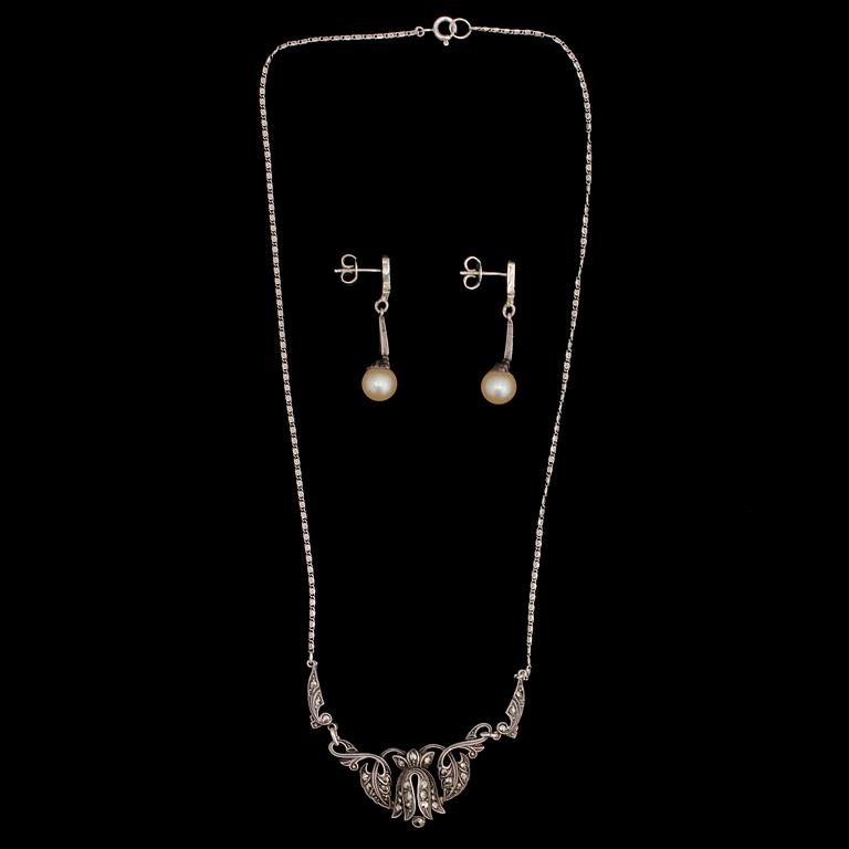 SMYCKESET, 2 delar, silver, markasiter och oäkta pärlor, 1900-talets mitt. Vikt 11 g.