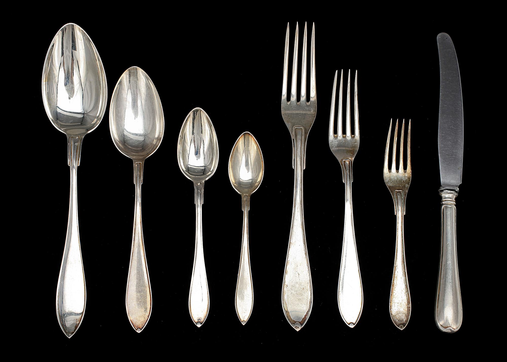 BESTICK, 35 st, silver, modell Svensk spets, GAB och CGH, 1900-tal. Tot vikt ca 1010g.