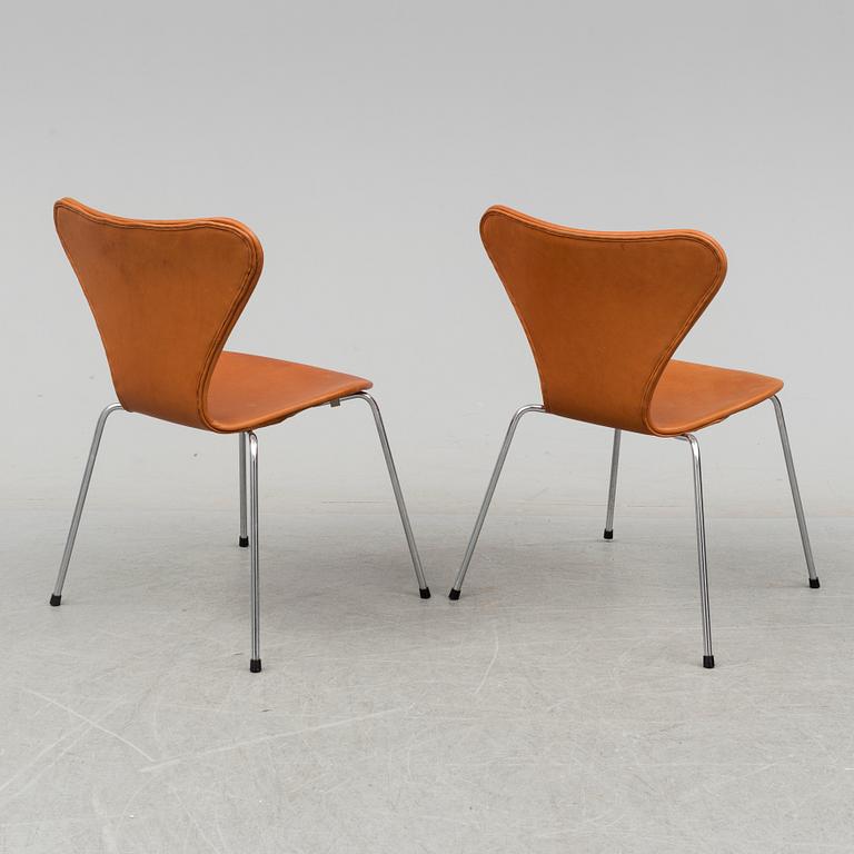 ARNE JACOBSEN, 6 stolar, "Sjuan", Fritz Hansen.