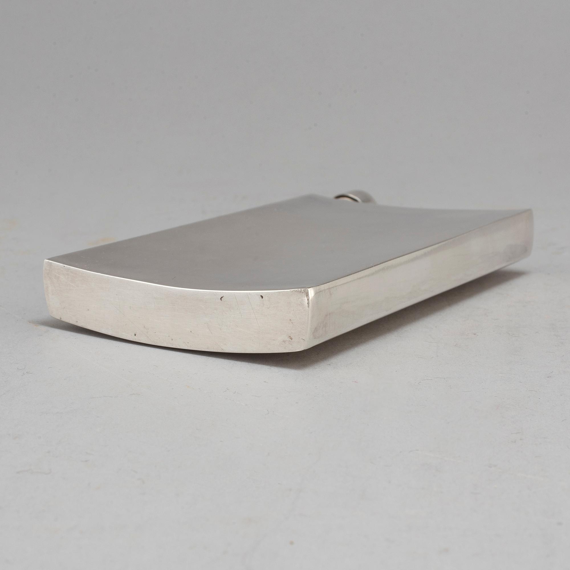 A sterling silver pocket flask by Per-G Forslund Juvelateljen Malmö 1976.