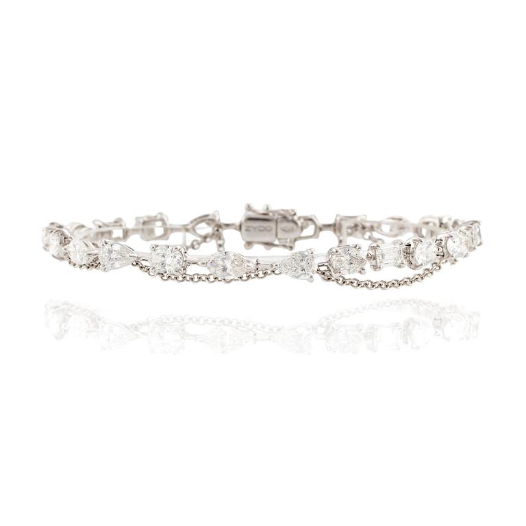 An 18K white gold bracelet with brilliant-cut diamonds of various forms, by Zydo.