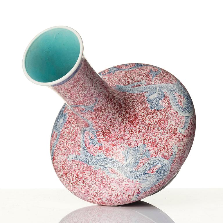 A rare pink and blue enamelled vase with dragons, late Qing dynasty/Republic with an apocryphal Qianlong mark.