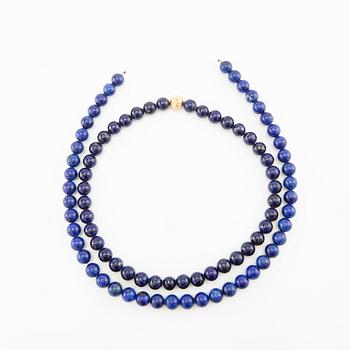 Ole Lynggaard, Collier lås av 18K guld med två collier av lapis lazuli, lås design av Charlotte Lynggaard.