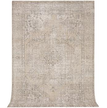 An oriental carpet, vintage design, c. 279 x 191 cm.