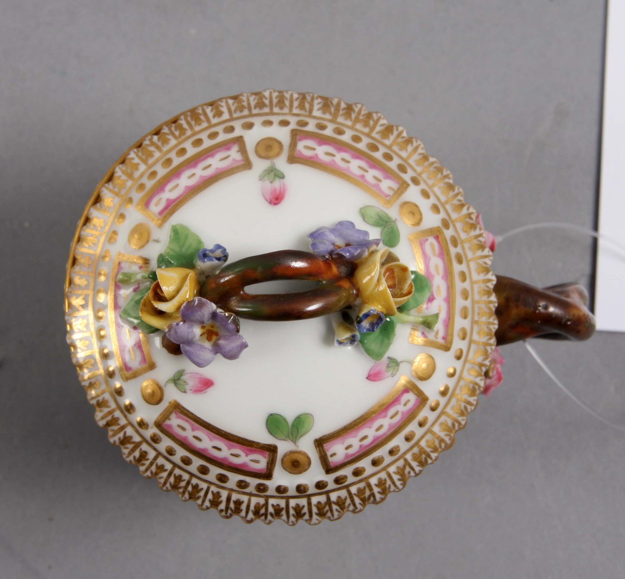 CREMEKOPP med LOCK och FAT, porslin, "Flora Danica", Royal Copenhagen.