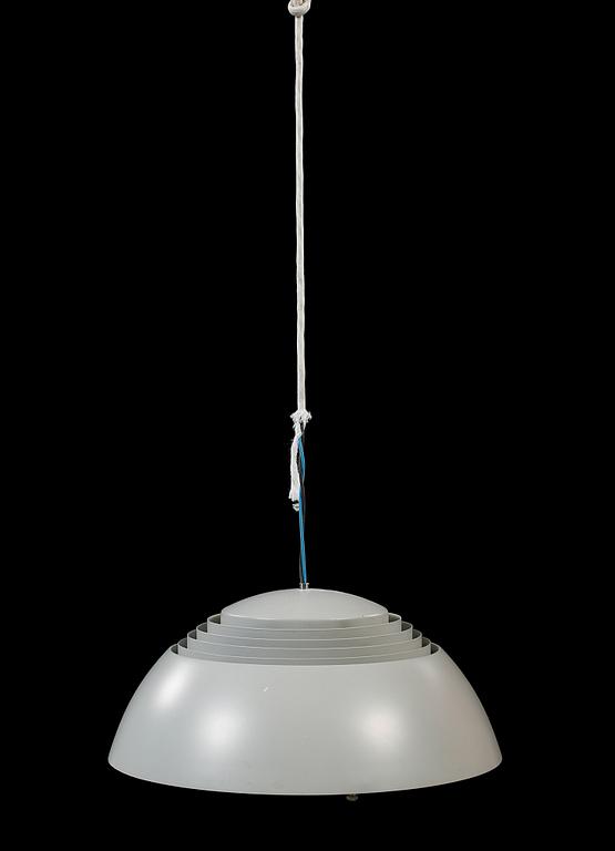 TAKLAMPA, "AJ Pendeln", Arne Jacobsen, Louis Poulsen, Danmark, 1900-talets andra hälft, höjd ca 20 cm.