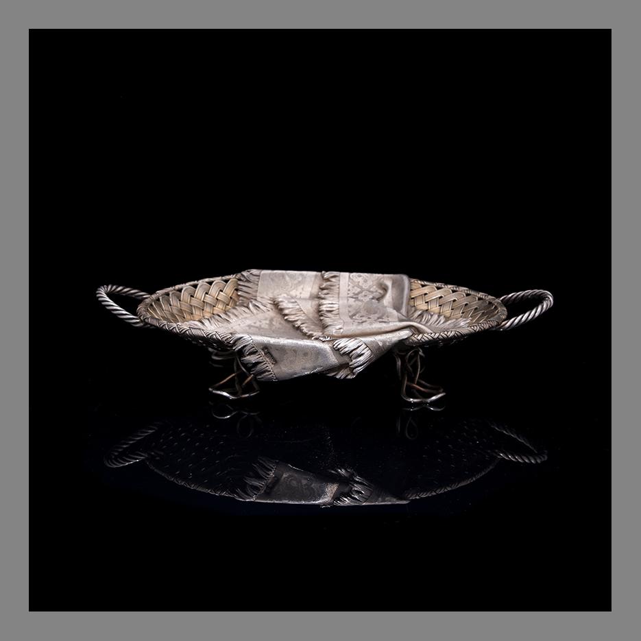 BRÖDKORG, silver. Moskva, Petr Loskutov 1883. Vikt 545 g.