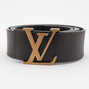 Louis Vuitton, a chocolate brown leather 'LV Initiales' belt, size 100, 2010.