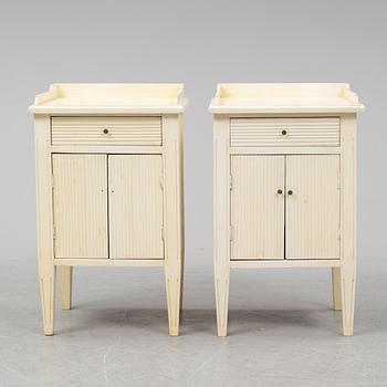 POTTSKÅP, ett par, gustaviansk stil, 1900-talets slut.