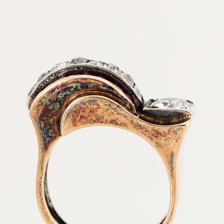 RING, Art déco, 18K gold with a diamond approx 0.65 cts, small diamonds 8/8 approx 0.40 cts and small rubies.