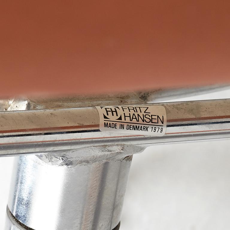 JENS AMUNDSEN, ett par fåtöljer och bord, "SAS Chair Series",  Fritz Hansen, Danmark 1979.