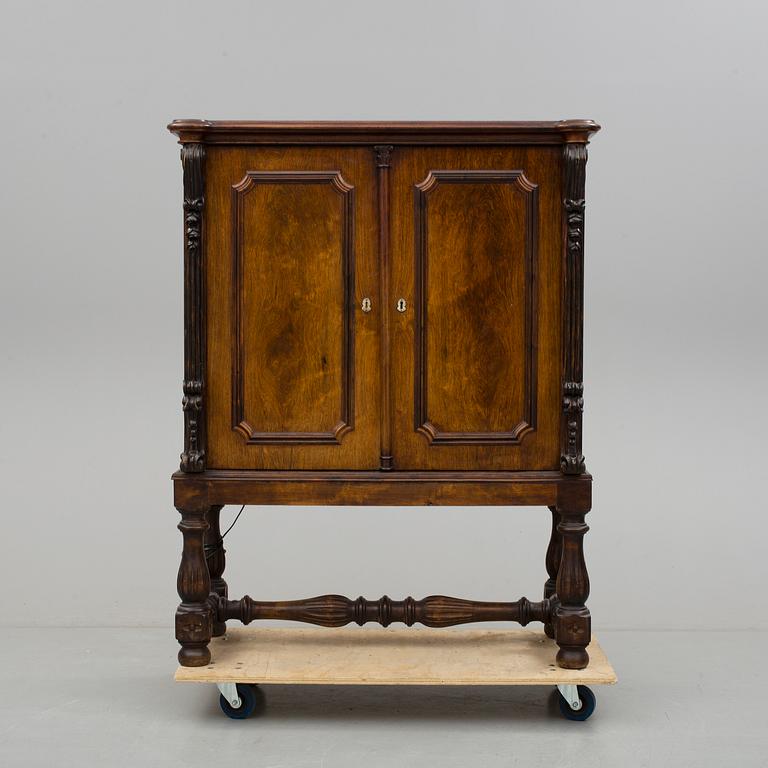 BARSKÅP, 1900-talets mitt.