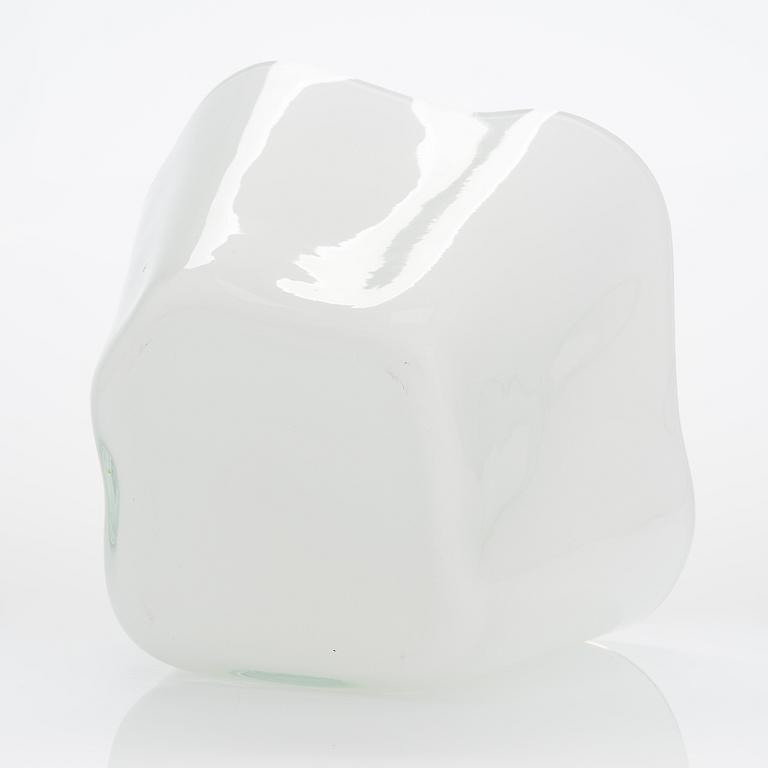 Alvar Aalto, glasskulptur, 2 delar av "Aalto-blomman", signerad Alvar Aalto Iittala. 1950-tal.