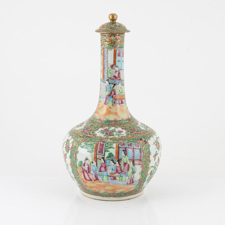 A Chinese Canton vase/bottle with cover, 19th century.