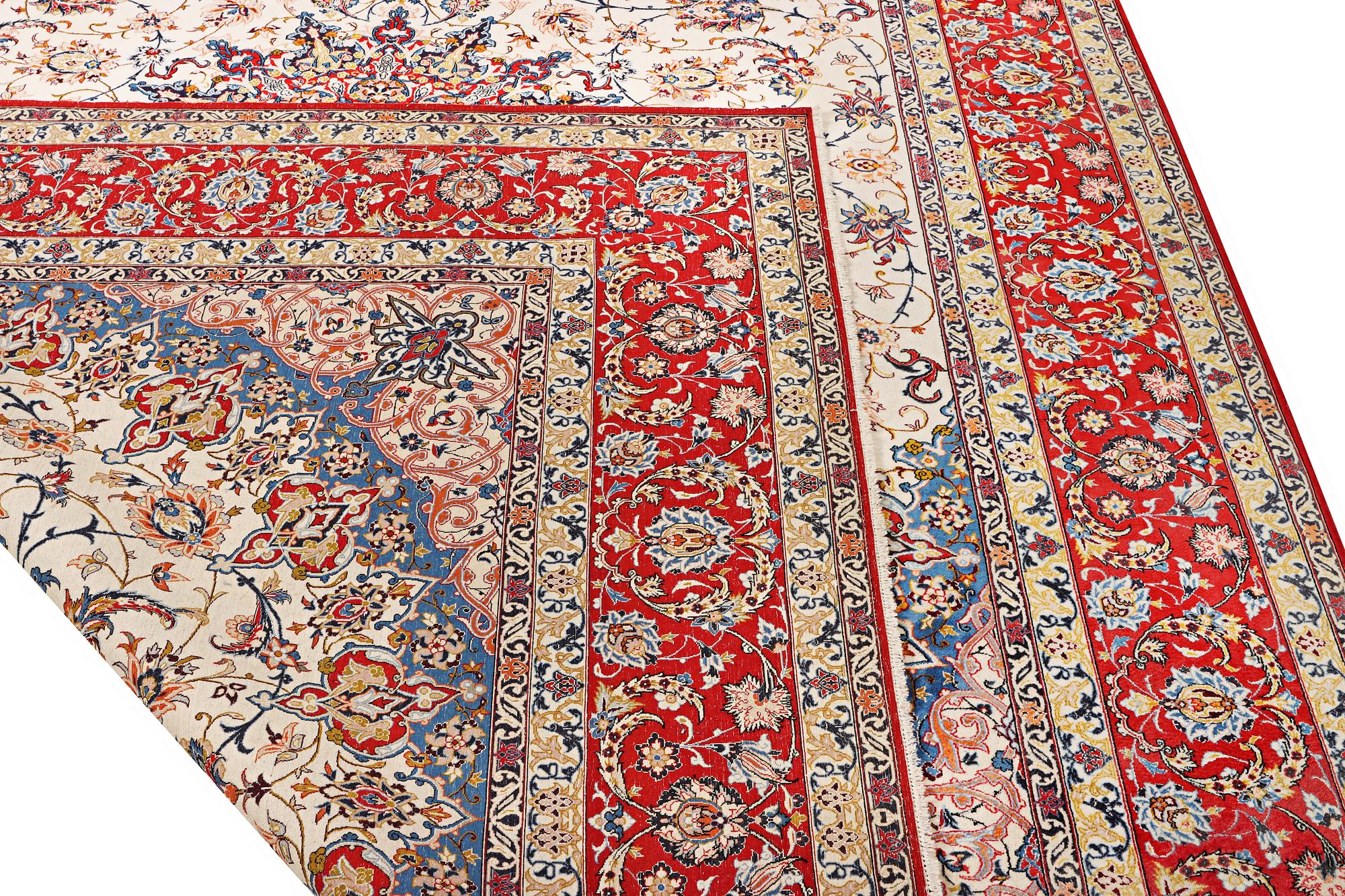 An Esfahan carpet, part silk, ca. 372 x 255 cm.
