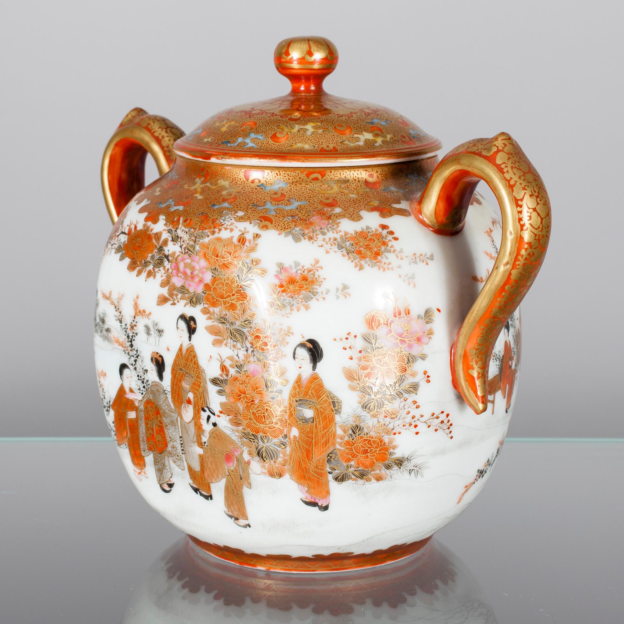 BURK MED LOCK, porslin, Satsuma, Japan sekelskiftet 1800/1900.
