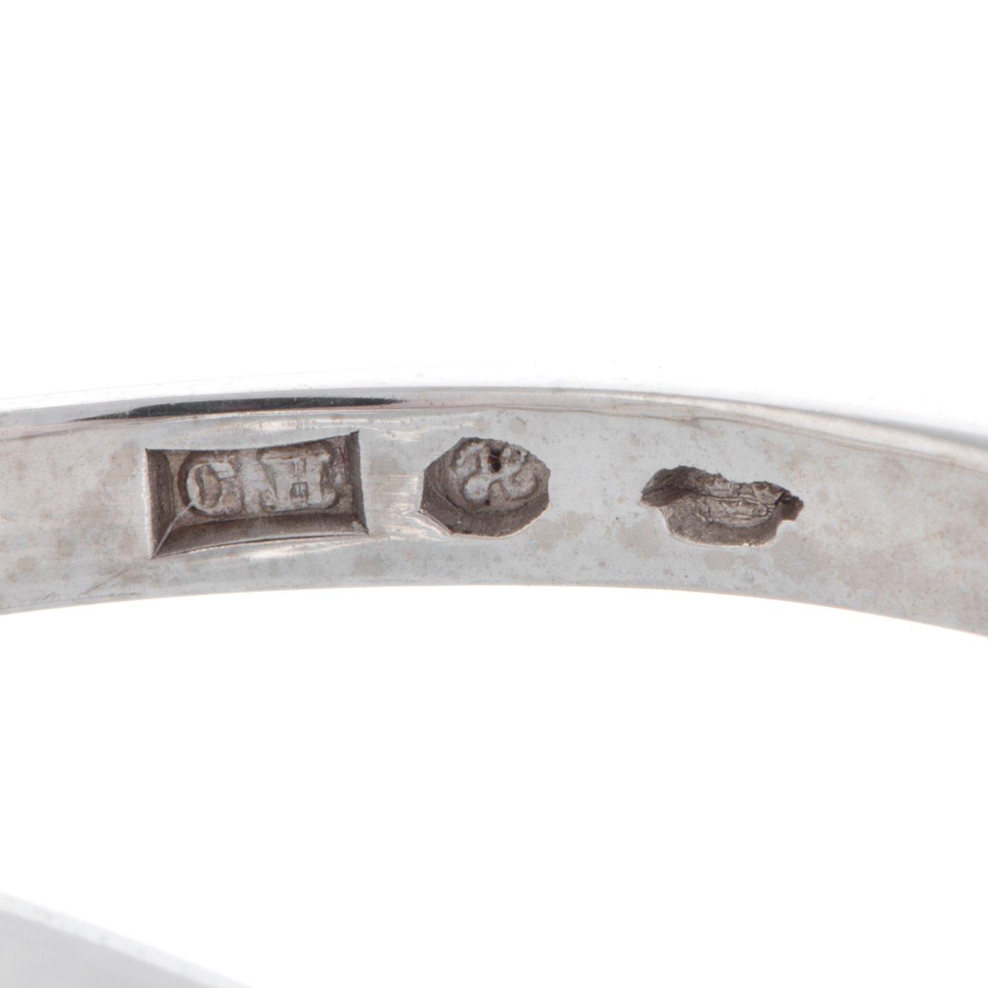 Ring med en gammalslipad diamant 4.40 ct enligt gravyr kvalitet ca M pi3.