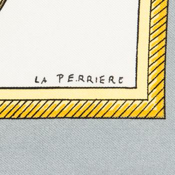 HERMÈS, KAKSI HUIVIA.