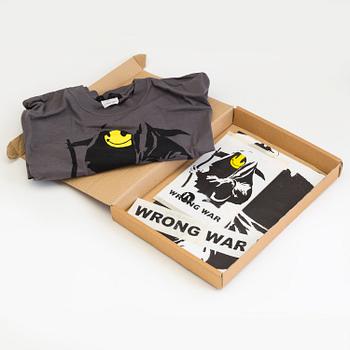 JEFF GRIFFIN X BANKSY "Wrong war box", 2 posters, sticker, badge, sweatshirt.