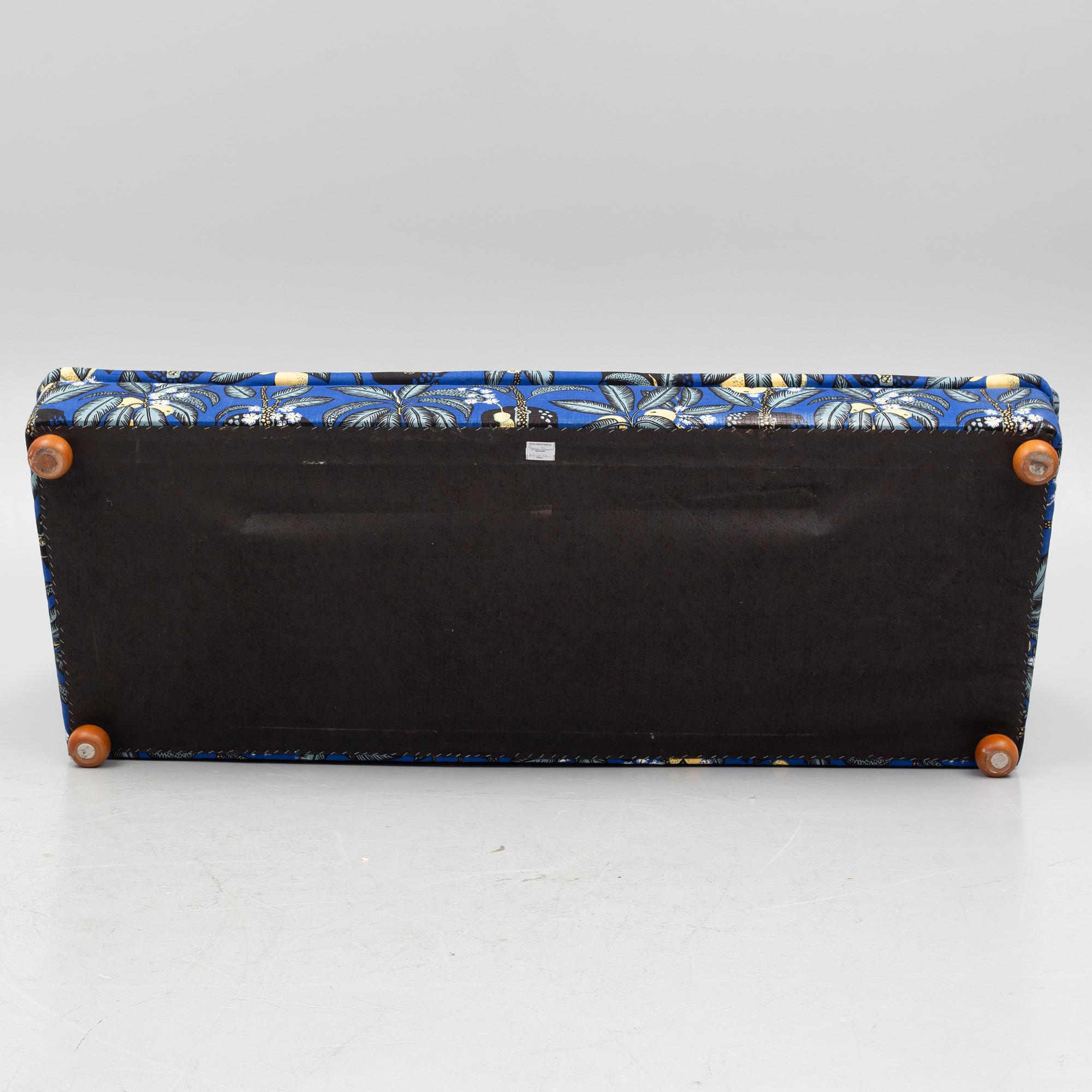 Josef Frank, a model 703 sofa, Firma Svenskt Tenn.