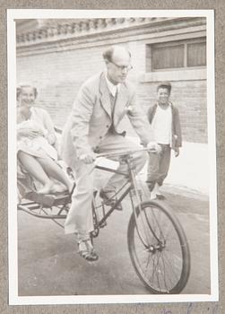 MÅLNING av XU BEIHONG (1895-1953). Hästar, signerad samt daterad med sigill.