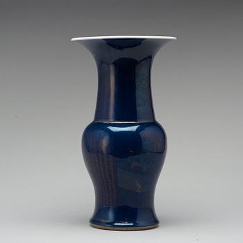 A powder blue vase, Qing dynasty, 18th century.