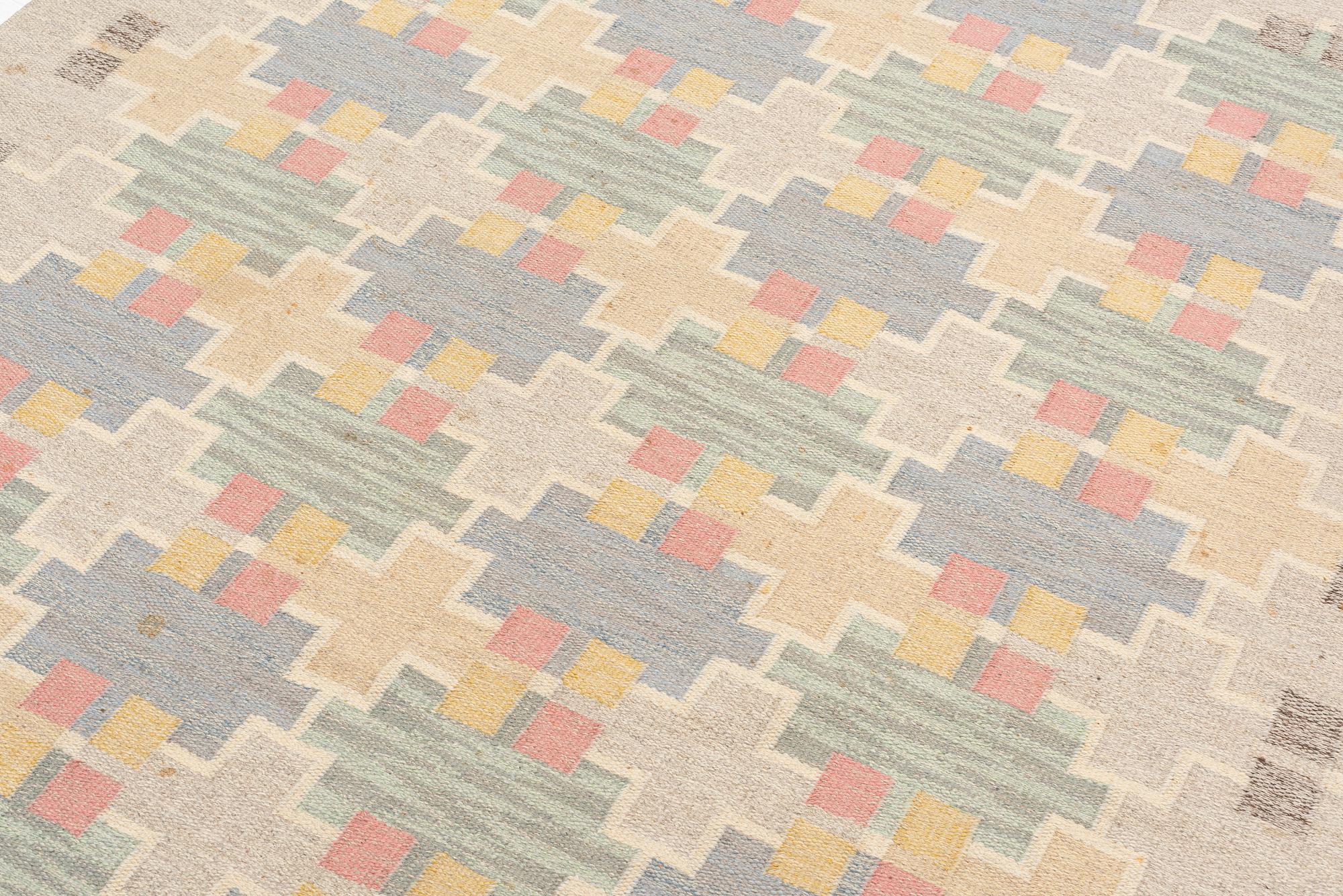 Rug, flat weave, Maj Svanström, Klockaregården, approx. 242 x 180 cm.